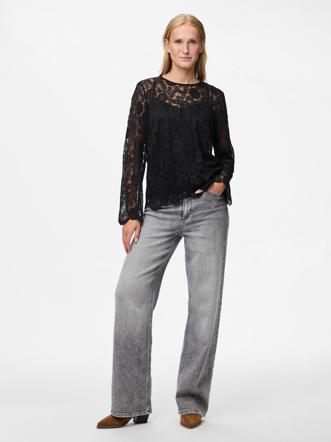 model_shot-front_full